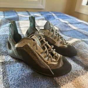 La sportiva finale climbing shoe size 37.5 US 6.5